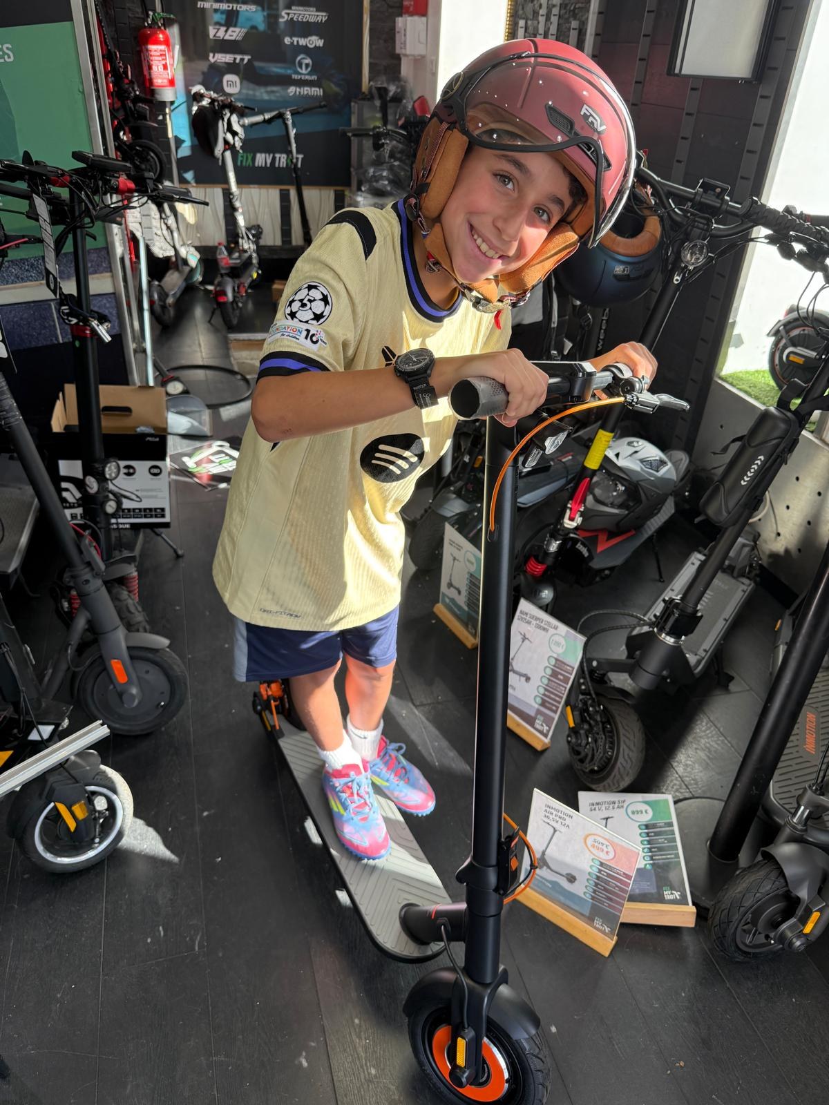 Nathane en trottinette